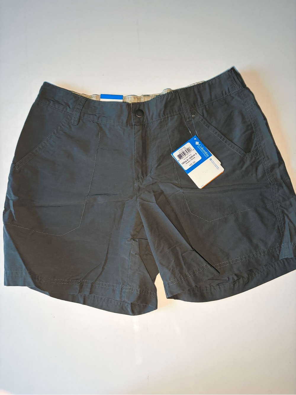 NEW Columbia arch cape III women’s shorts size 10 6” inseam modern classic gray